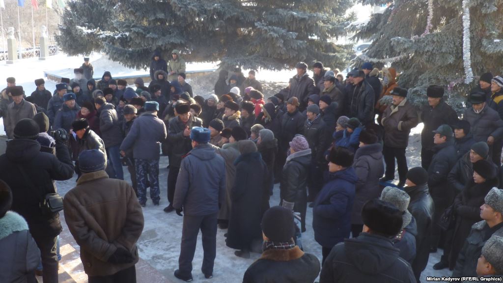 Митинг против повышения тарифов на электроэнергию в Нарыне 24 декабря. Фото: "Азаттык".