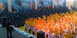 Видео: Казахские студенты признаются в любви к посланию Назарбаева