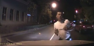 Видео: «Уличный стриптиз» в Бишкеке