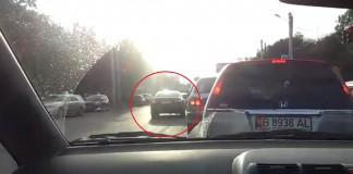 Видео: Депутатский автомобиль едет на красный свет по встречной полосе