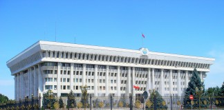СДПК и «Ата-Журт» проголосовали против закона, запрещающего криминал во власти