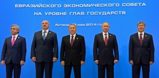 Хроника: Атамбаев подписал договор о присоединении Кыргызстана к ЕАЭС