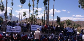 Талас: Местные жители вышли на митинг против разработки Джеруя