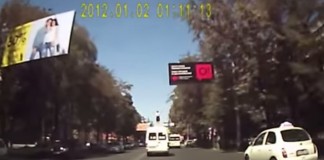 Видео: Девушка забралась на крышу движущейся маршрутки в центре Бишкека