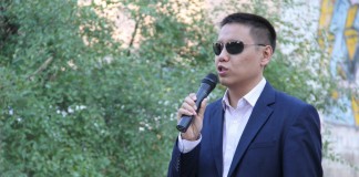 Депутат привлек внимание к акцизным маркам, пошутив о принудительных походах в театр