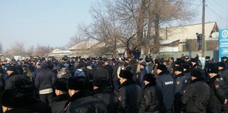 Видео: Убийство ребенка вызвало волнения в селе на юге Казахстана