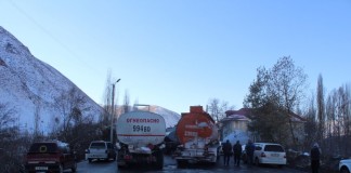 Большая пробка на трассе Бишкек-Ош: власти ищут виновных