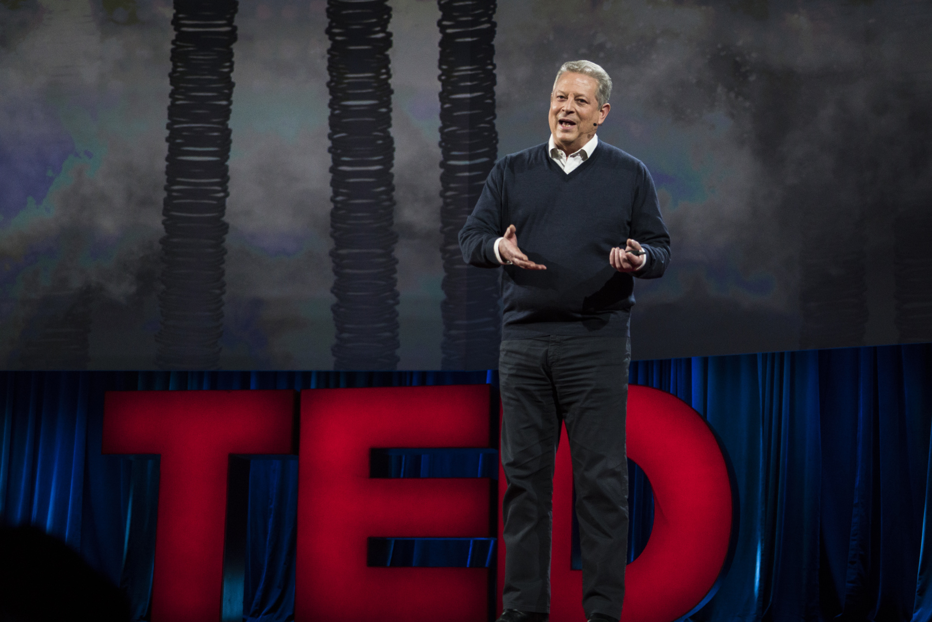 Чтобы убедить нас выучить текст выступления, сотрудники TED рассказывали, что бывший вице-президент США Эл Гор тоже учит свою речь наизусть, и даже приходит в офис организации в Нью-Йорке, чтобы порепетировать. Фото: Брет Хартман / TED