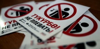 Атамбаев выделил 50 тысяч сомов на борьбу с плевками