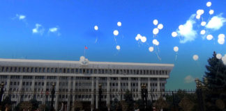 Плач по культуре и шествие биороботов. 10 необычных акций протеста в Кыргызстане