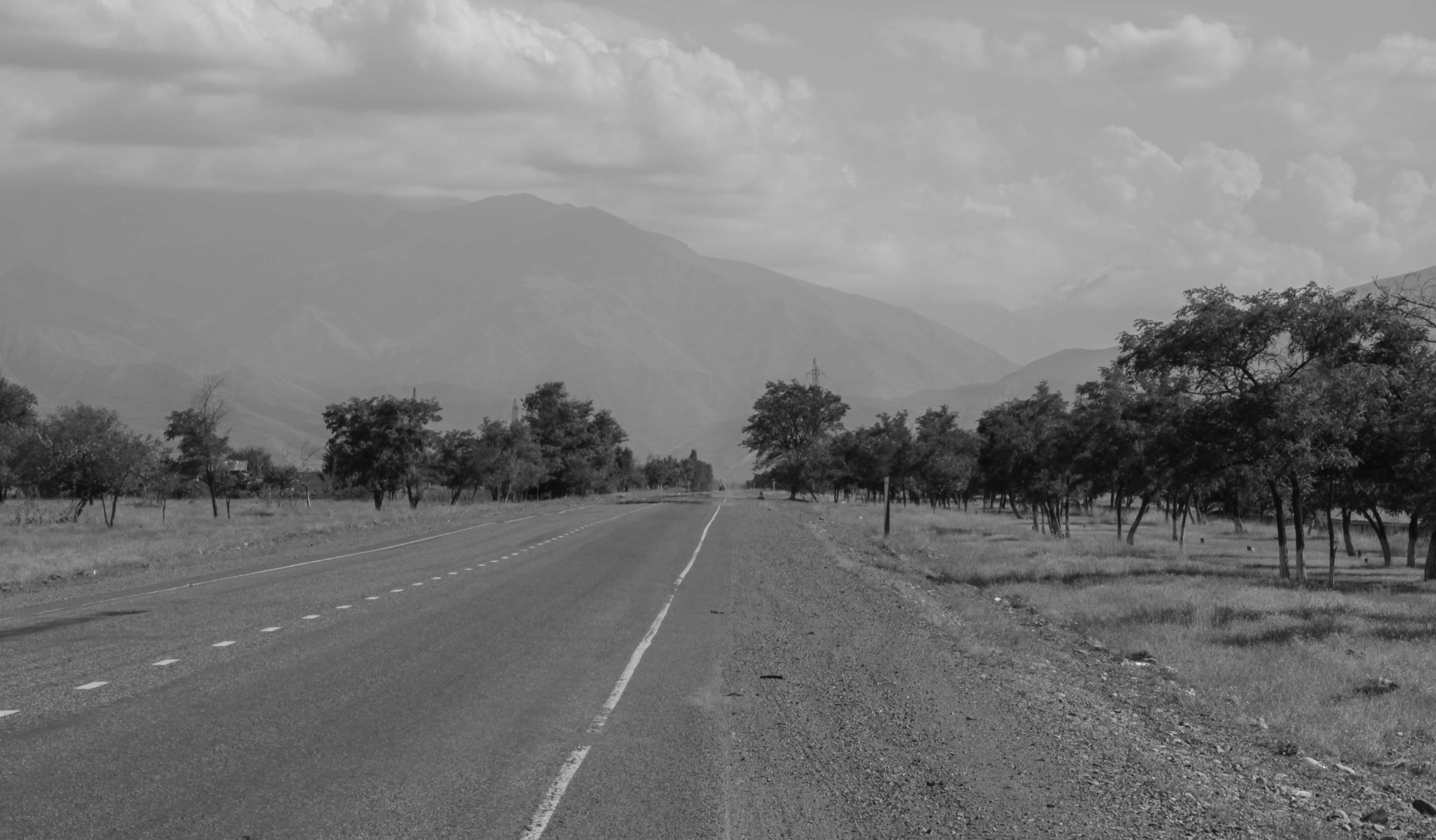Сосновская дорога, ведущая в высокогорный перевал Тоо-Ашу. Стратегическая трасса между севером и югом Кыргызстана проходит через Кара-Бал