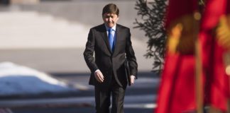 Исаков возглавлял правительство меньше остальных премьеров после 2010 года. Сравниваем
