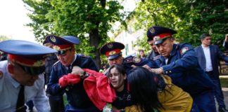 В чем обвиняют и как наказывают участников первомайских митингов в Казахстане