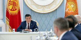«Правила известны, условия равны». Президент Жээнбеков рассказал иностранным наблюдателям, что думает про итоги выборов-2020