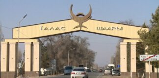 В Таласе гаишника подозревают в убийстве жены — суд более полугода не может вынести решение