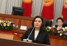 Депутатка Жылдыз Садырбаева снова критикует СПИД Центр