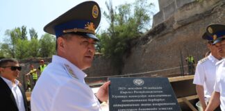 Одним кадром: Ташиев заложил капсулу под строительство нового здания администрации ГКНБ в Бишкеке