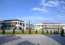 Жапаров открыл на Иссык-Куле детский оздоровительный центр «Айкөл», относящийся к ГКНБ