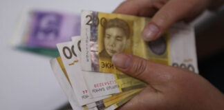 С июля минимальная пенсия в Кыргызстане будет 3500 сомов, а с октября — 6900