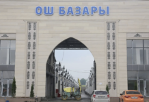 Ош: Недавно построенный муниципальный рынок снова затопило